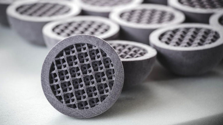Metal components with internal lattice structures