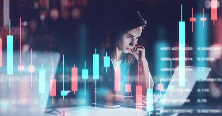 Illustration de l’investissement avec une personne et des données financières
