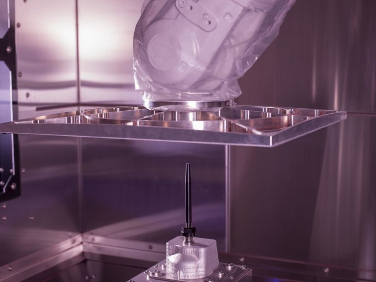 Buse de projection et pièce dans une machine WarpSPEE3D