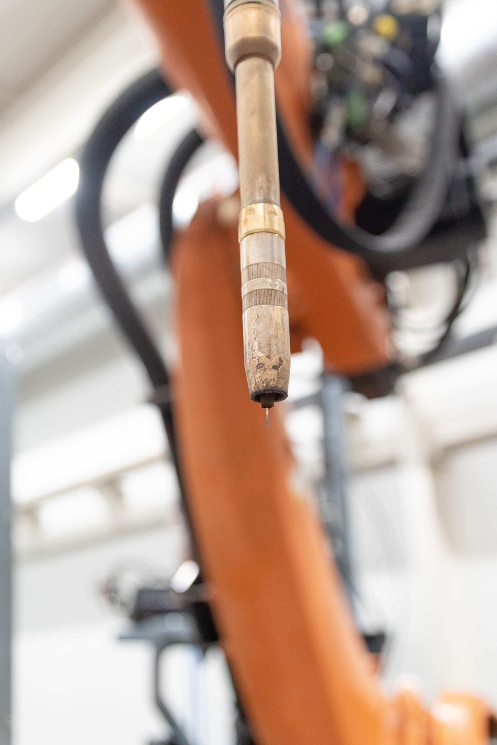 Torche de dépôt à fil montée sur un robot