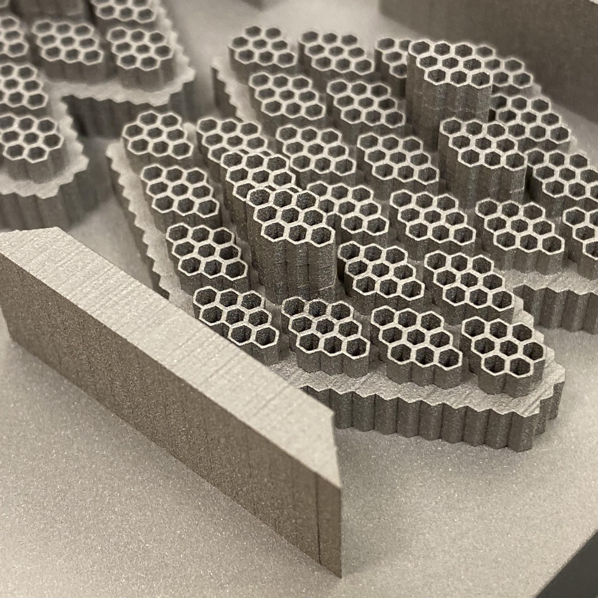 Metal parts presented by Seurat