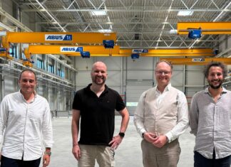 Caracol acquires Weber Additive Image of 4 men in front a manufacturing machine