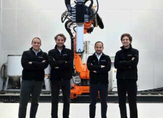 Caracol secures a $40 million Series B round to advance its robotic LFAM solutions A group of 4 men in front of a machine