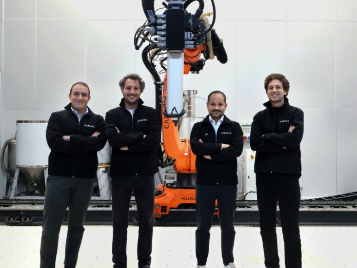 Caracol A group of 4 men in front of a machine