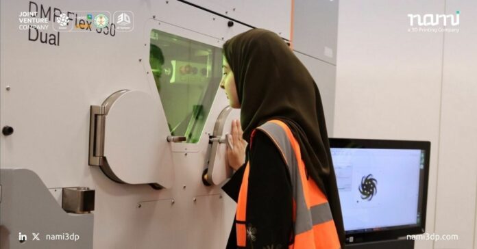 NAMI _ Production environment - 3DADEPT Woman looking a print