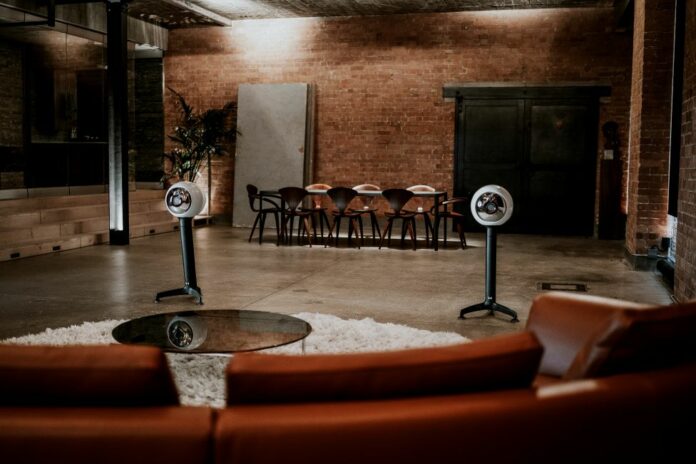 Node_Hylixa9 3D printed speakers in a living room