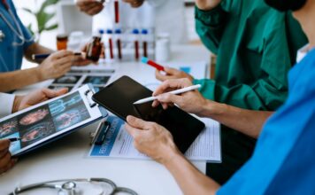 meeting-team-of-doctor-and-medical-staff-consultat