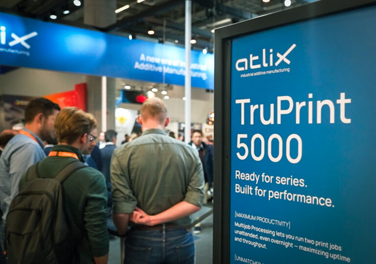 Visitors at the ATLIX TruPrint 5000 stand at Formnext.
