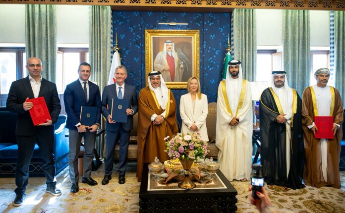 agreements with leading Italian companies Authorities from Bahrain and Italy standing for a group picture