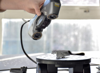 Hand 3D scanning an object