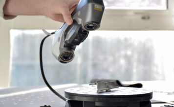 Hand 3D scanning an object