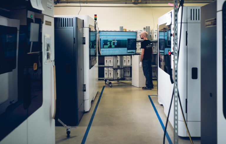 Imprimantes 3D dans un atelier de production Materialise