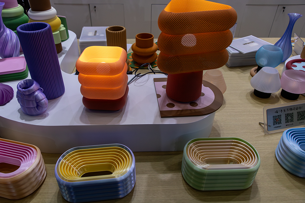 Multicoloured 3D-printed containers
