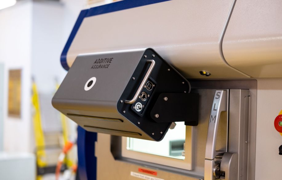Capteur de surveillance AMiRIS installé sur une machine de FA métallique