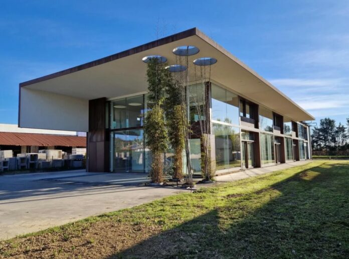Building, offices in Italy