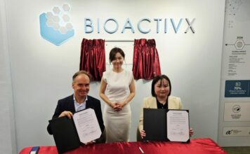 From left to right: UltiMaker CEO, Michiel Alting von Geusau, Member of Parliament and Guest of Honor Ms Tin Pei Ling, and BioactivX CEO, Dr Peili Teo, at the MOU signing.