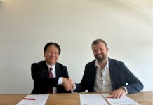 Masahiko Arai, Executive Officer and Group President, Defense & Space Systems, Mitsubishi Electric, and Dr. Emile de Rijk, Chief Executive Officer, SWISSto12