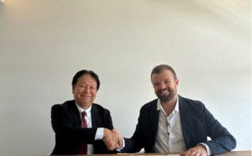 Masahiko Arai, Executive Officer and Group President, Defense & Space Systems, Mitsubishi Electric, and Dr. Emile de Rijk, Chief Executive Officer, SWISSto12