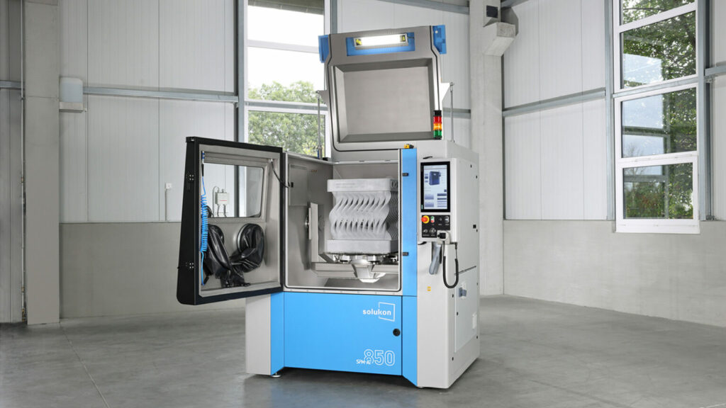 Automated depowdering system SFM-AT850 Credit: Solukon -